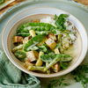 Das feurige Rezept für unser grünes Tofu-Kokos-Curry bringt Asien zu Ihnen nach Hause