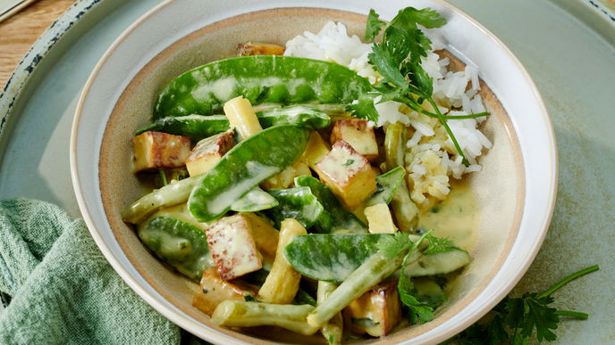 Das feurige Rezept für unser grünes Tofu-Kokos-Curry bringt Asien zu Ihnen nach Hause