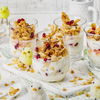 Unser Rezept für Joghurt mit Früchten und Müsli im Glas ist frisch & fruchtig 