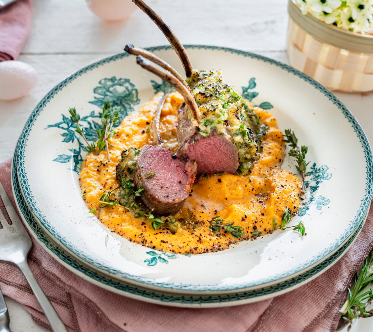 Lammkoteletts mit Kräuterkruste & Süßkartoffelpüree