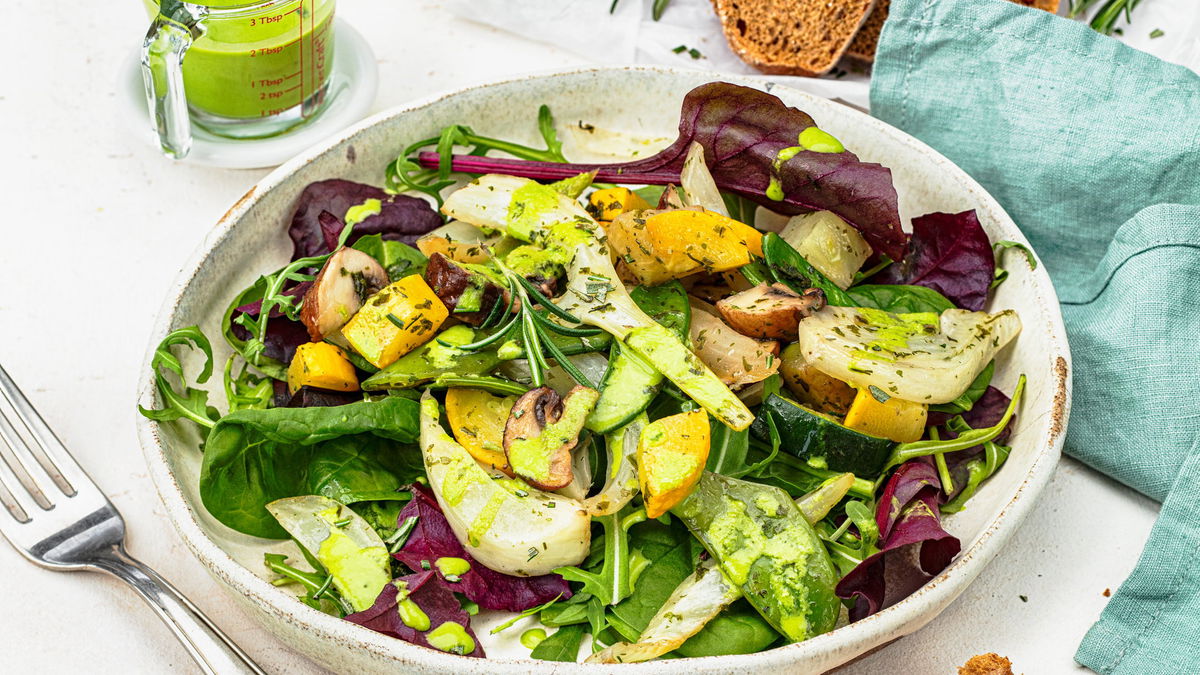 Schnelles Rezept für lauwarme Antipasti mit Cashewkern-Pesto, die voller Vitamine stecken