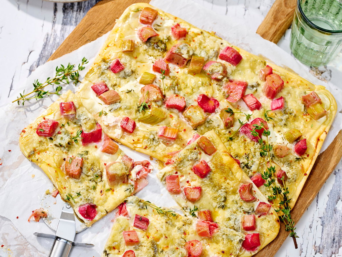 Flammkuchen mit Rhabarber