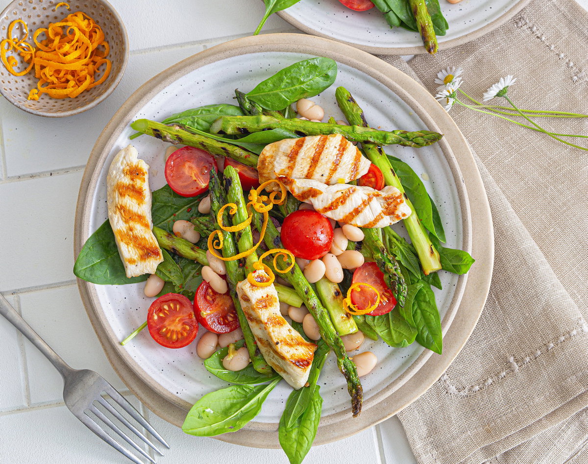 Salat mit gegrilltem Spargel & Hähnchen