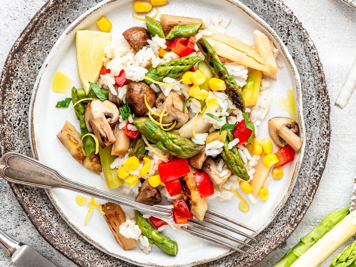 Spargel-Reis-Pfanne mit Champignons