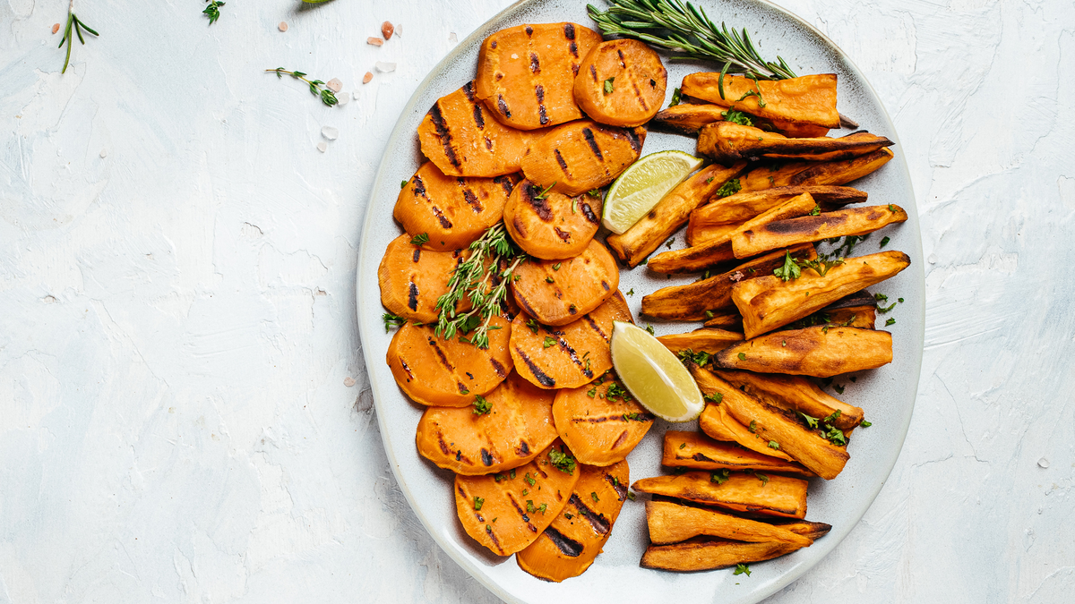 Süßkartoffel vom Grill: Schnelles 30-Minuten-Rezept - ganz ohne langwieriges Vorkochen