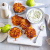 Unser Rezept für Süßkartoffelpuffer mit Limettendip ist die perfekte Beilage
