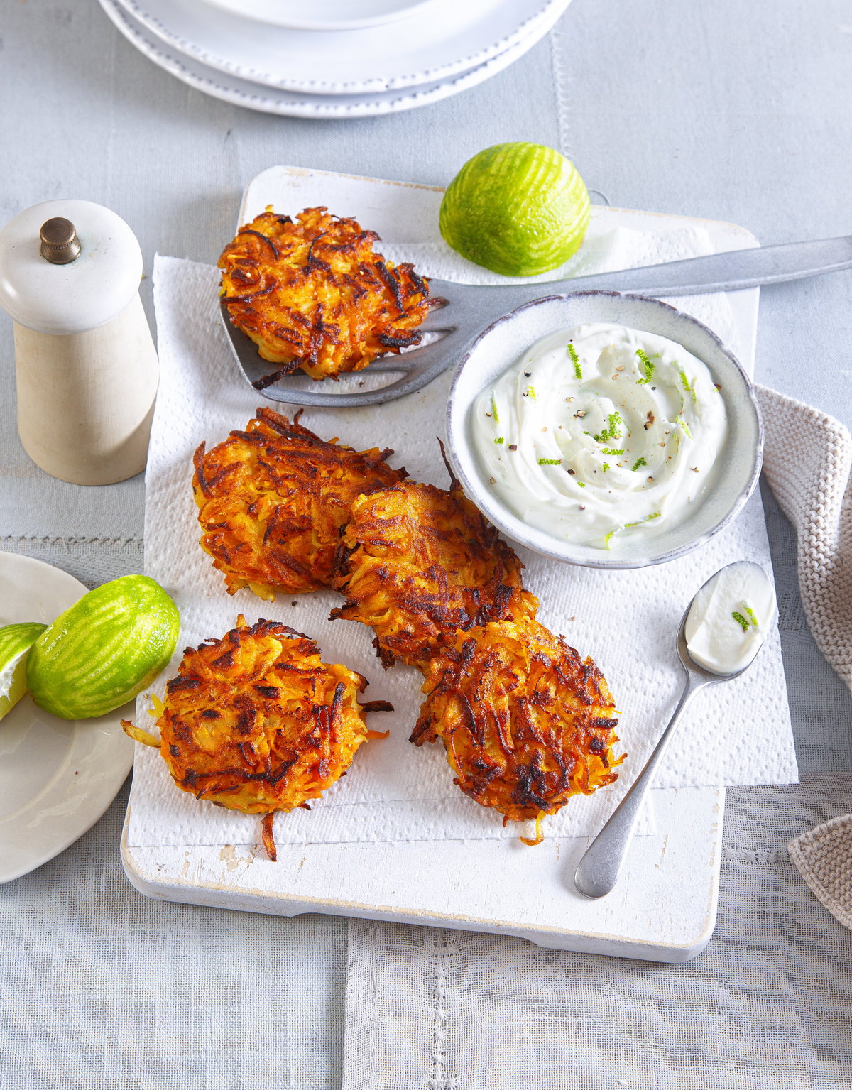 Süßkartoffelpuffer mit Limettendip