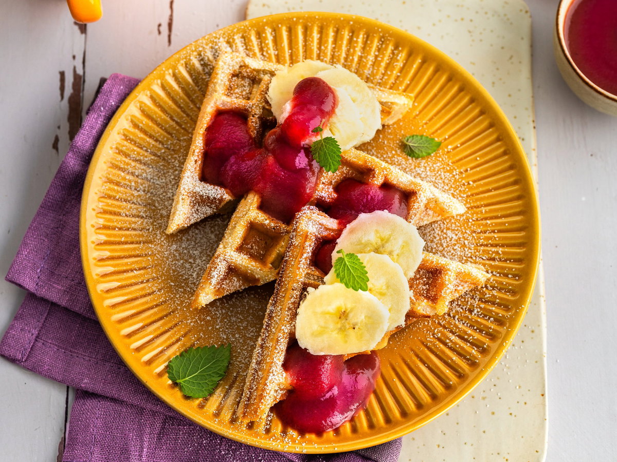 Bananenwaffeln mit Pflaumensoße