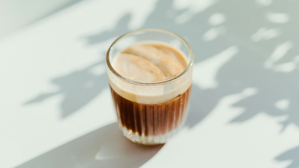 Schnelles Kollagen-Kaffee-Rezept für strahlende und schöne Haut - mit nur 4 Zutaten