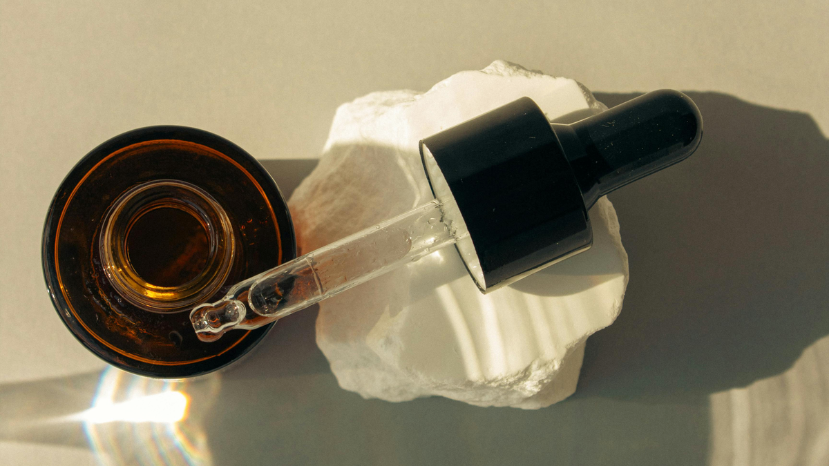 Was ist am Okrawasser-Trend für schöne Haut dran - und ist es wirklich wie Botox in a Bottle?