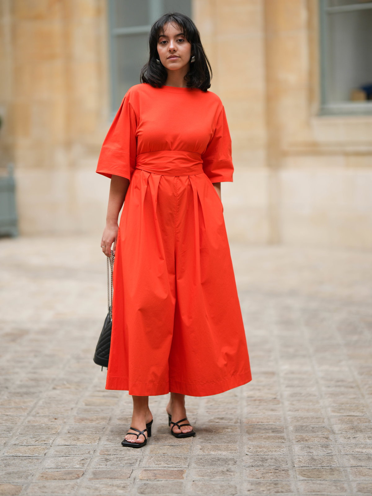 Sandaletten zu einem Jumpsuit Streetstyle