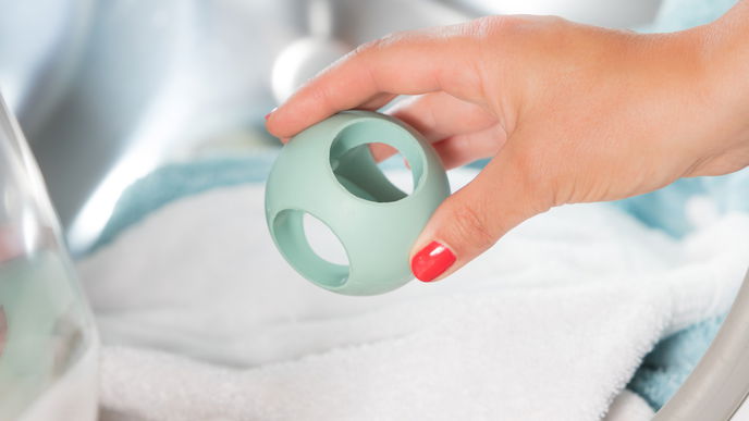 Wie funktioniert ein Waschball? Die Öko-Alternative kommt ganz ohne Waschmittel aus & spart Strom