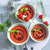 Auch kalt ein Genuss: Unser Rezept für die fruchtige Erdbeer-Tomaten-Gazpacho müssen Sie probieren