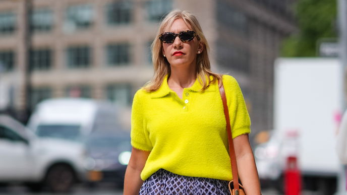 Statt H&M, C&A & Co.: Das farbenfrohe 10-Euro-Shirt dieses Labels bringt Abwechslung ins Spiel