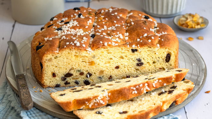 Schmeckt mit & ohne Marmelade: Unser Rezept für Hefebrot mit Zitronat und Rosinen