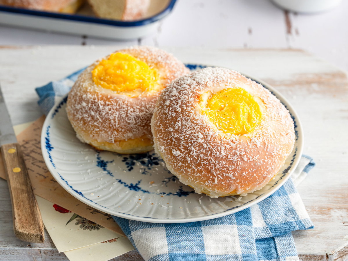 Hefekrapfen mit Vanillefüllung