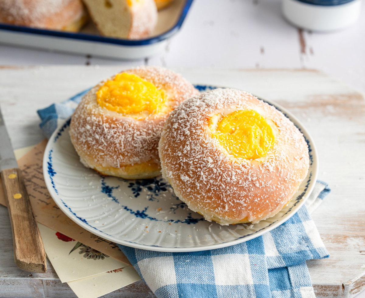 Hefekrapfen mit Vanillefüllung
