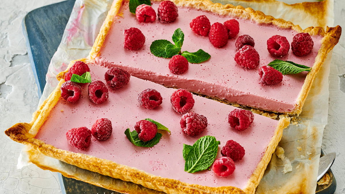 Himbeer-Frischkäse-Tarte: Unser fruchtiges Sommer-Rezept wird mit Minze verfeinert!
