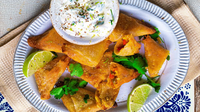Indische Gemüseteigtaschen mit Minz-Joghurtdip: Dieses Rezept schmeckt wie im Restaurant