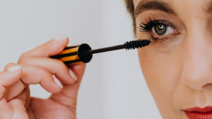 Ist wasserfeste Mascara schädlich? Diese Risiken birgt die Wimperntusche für Ihre Wimpern