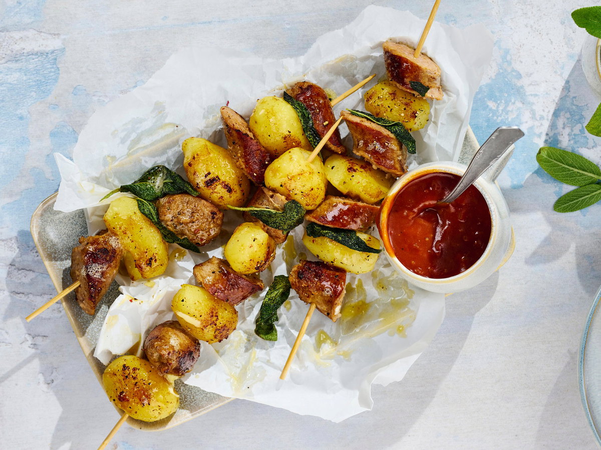 Kartoffel-Bratwurst-Spieße