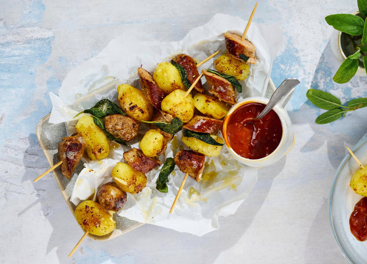 Kartoffel-Bratwurst-Spieße