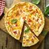Die mediterrane Quiche mit Schafskäse steckt voller Gemüse – und duftet einfach unwiderstehlich!