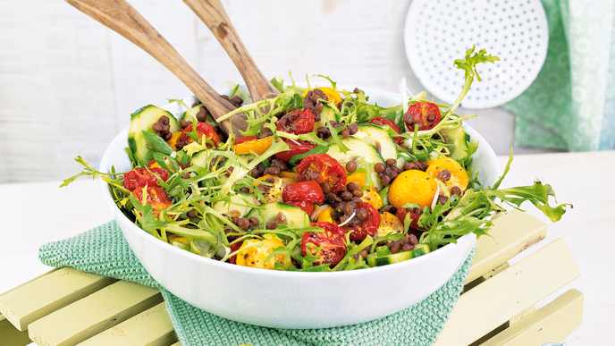 Leichter Tomaten-Linsen-Salat für heiße Sommertage