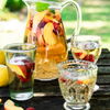 Das Rezept für die Pfirisch-Eistee-Bowle mit Himbeeren sorgt an heißen Tagen für Erfrischung pur