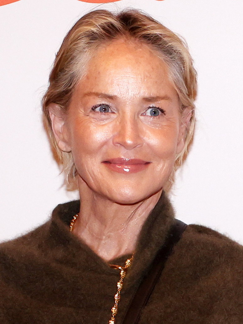 Sharon Stone trägt einen Pixie Cut