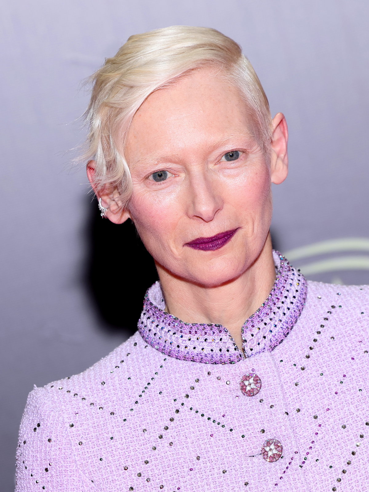 Pixie Cut mit Seitenscheitel