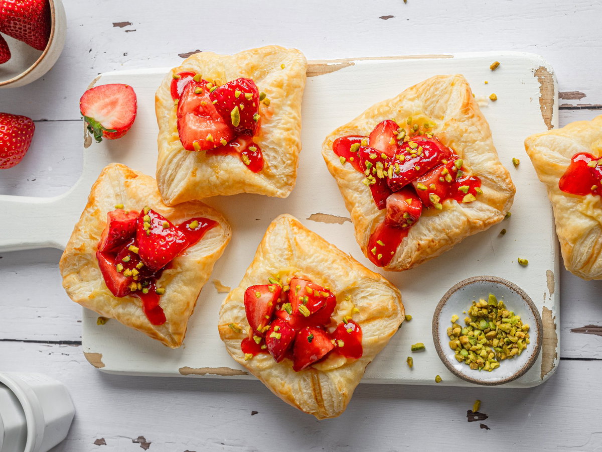 Puddingteilchen mit Erdbeeren