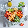 Das gesunde Rezept für die Quinoa-Bowl mit Erdbeeren steckt voller Proteine (mit wenig Kalorien!)