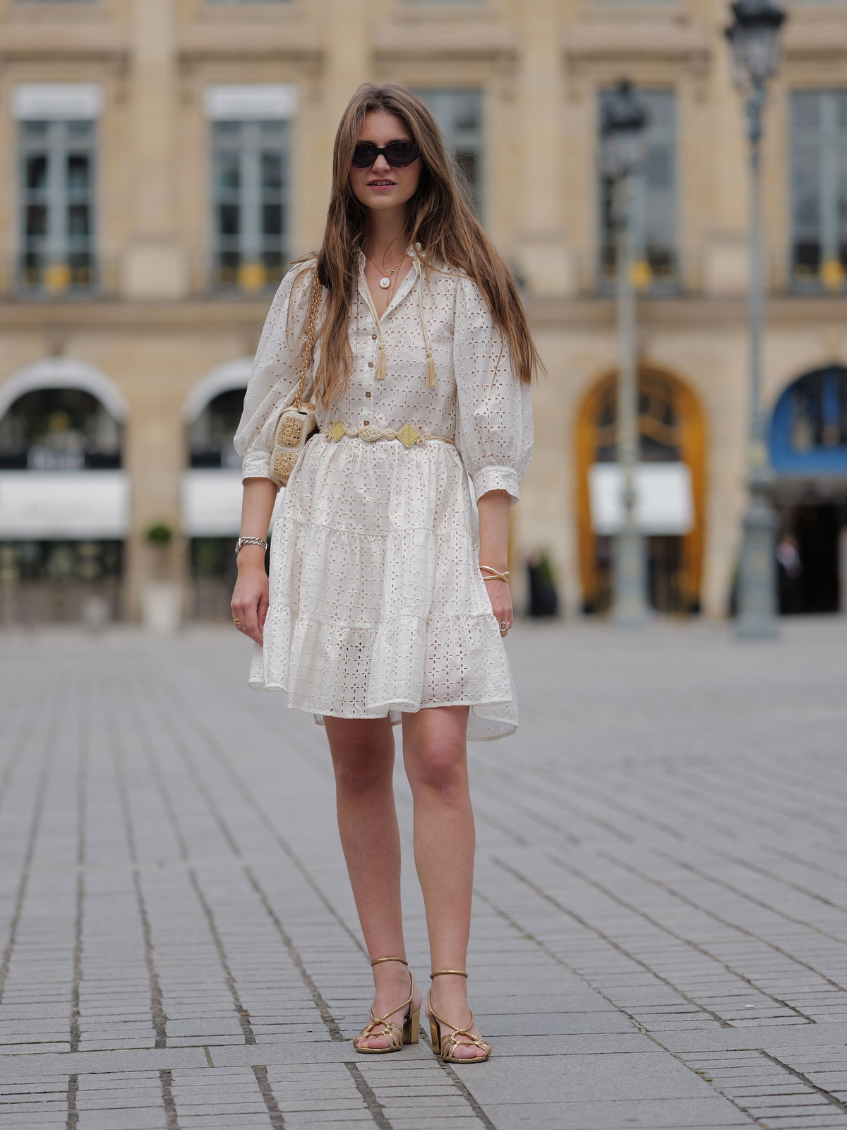 Kurzes Sommerkleid mit 3/4-Ärmeln