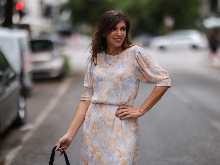 Sommerkleider, die Oberarme kaschieren Streetstyle