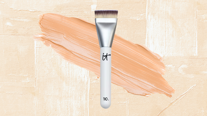 Die neue It Cosmetics Spatula Brush im Test: Gelingt damit der perfekte No-Make-up-Look?