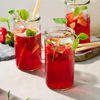 Sommer pur! 8 fruchtige Rezepte für Getränke mit Erdbeeren, die wir in der Sonne genießen