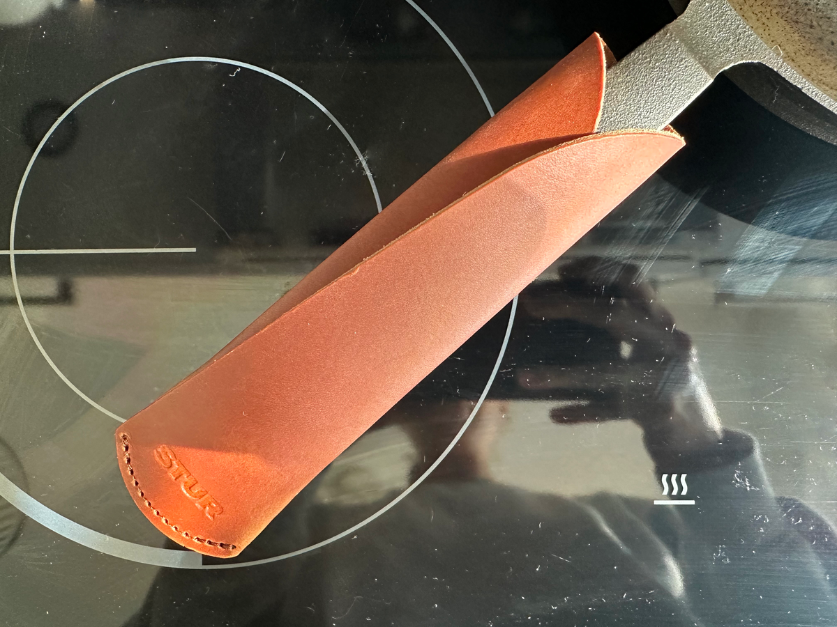 Stur Pfanne Test - Griff mit Lederhülle