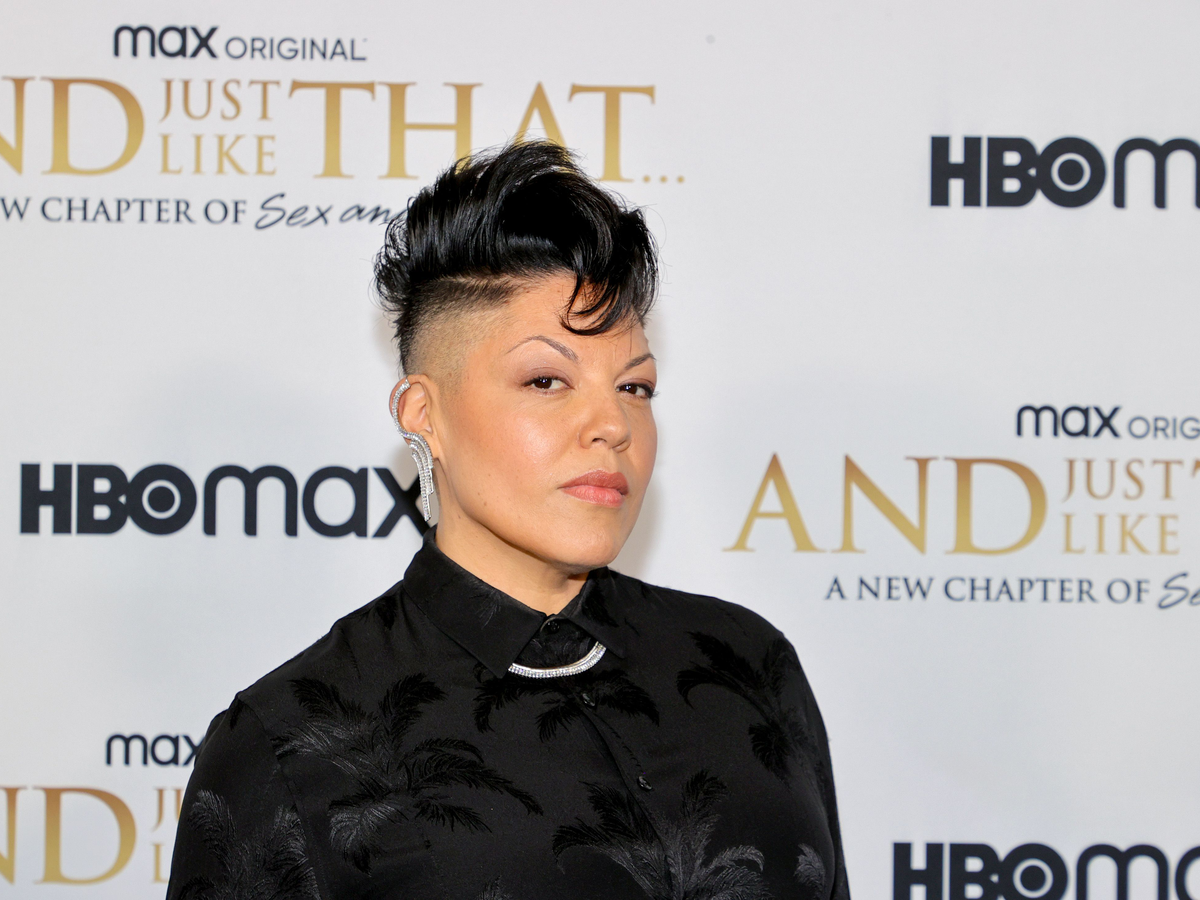 Schauspielerin Sara Ramirez mit Locken-Undercut