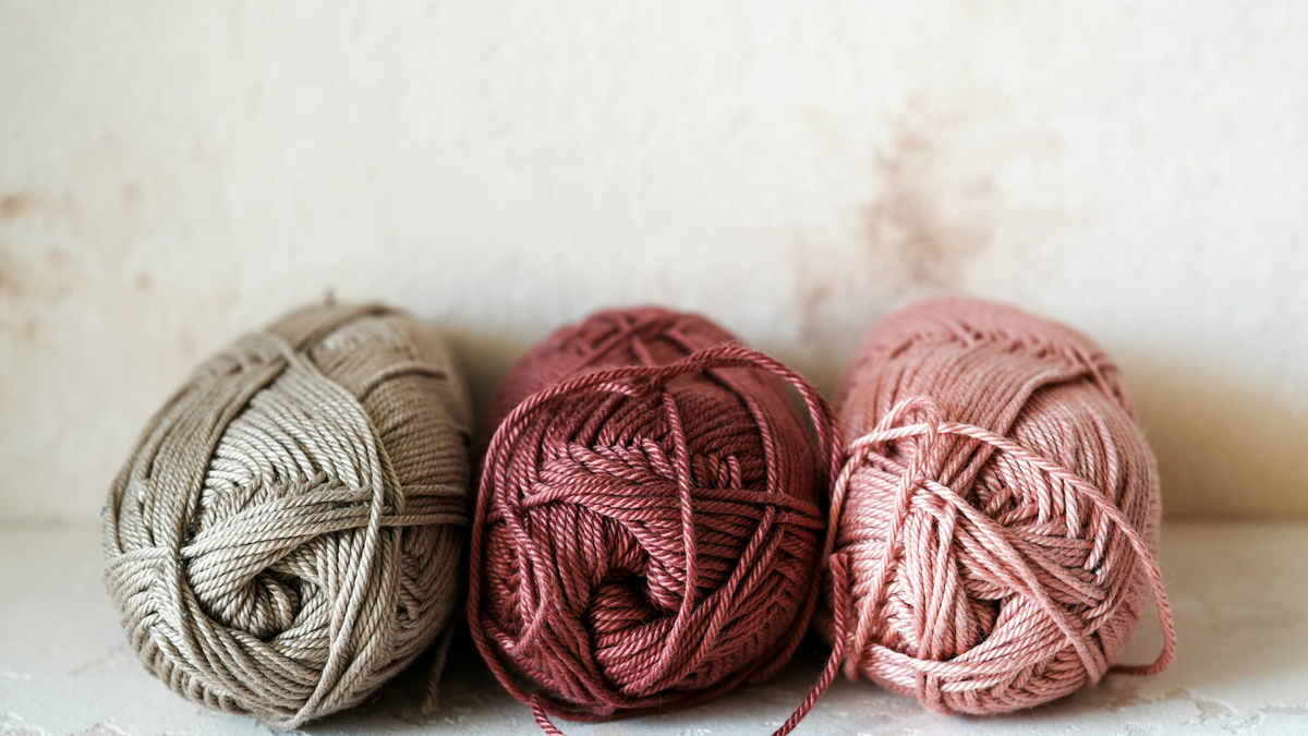 Welche Wolle ist zum Stricken für den Sommer geeignet? Diese 8 sind immer angenehm zu tragen