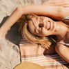 Unsere 5 Beauty-Hacks sorgen im Sommer für strahlende Haut (und eine willkommene Abkühlung!)