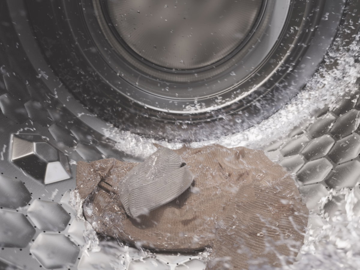 Die weltweit erste rippenlose Waschtrommel sorgt für unerreicht effektive und zugleich schonende Reinigung. In der InfinityCare Schontrommel1 werden selbst sensible Kleidungsstücke aus Naturmaterialien sauber und frisch.