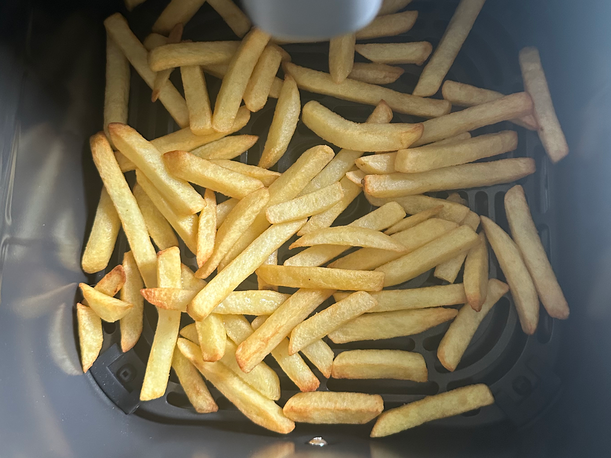 Cosori Airfryer Test - Pommes nach der Zubereitung