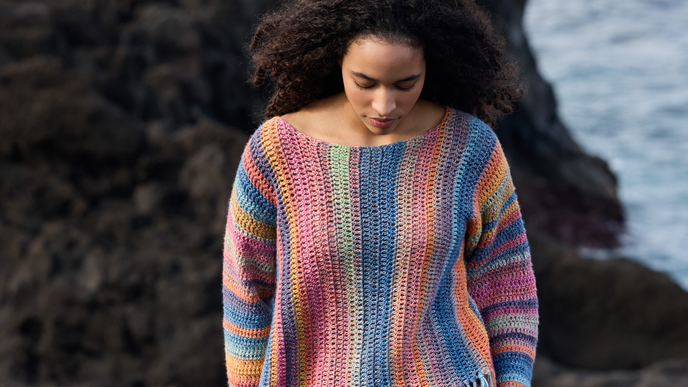 Herbst-Trend 2025: Boho-Pullover mit Fransendetails einfach kostenlos selber häkeln