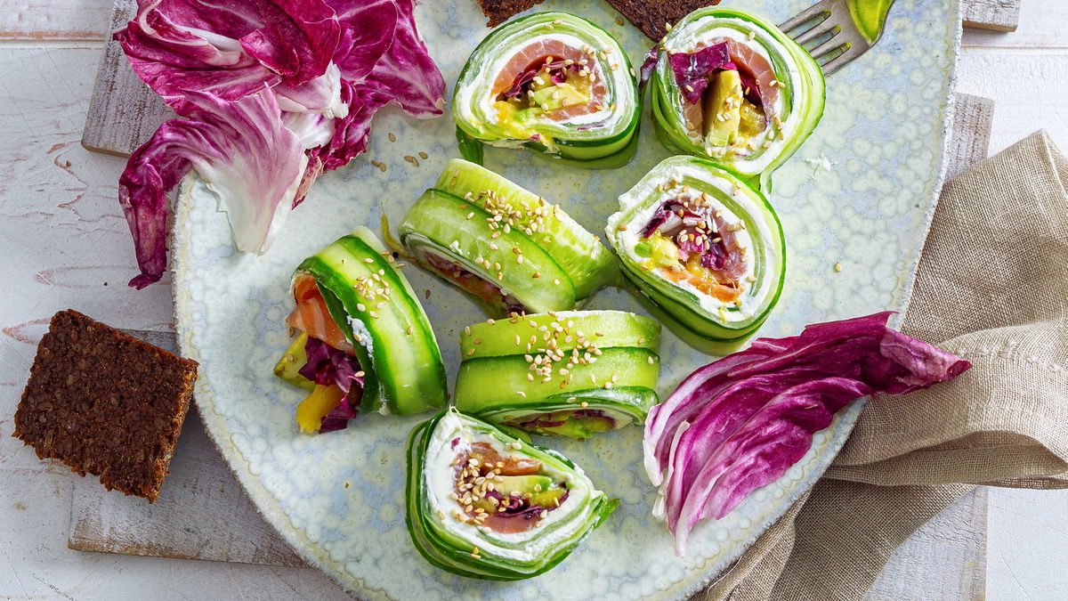 Gurken-Mango-Maki mit Lachs: Gesundes Low-Carb-Rezept für alle, die Sushi lieben