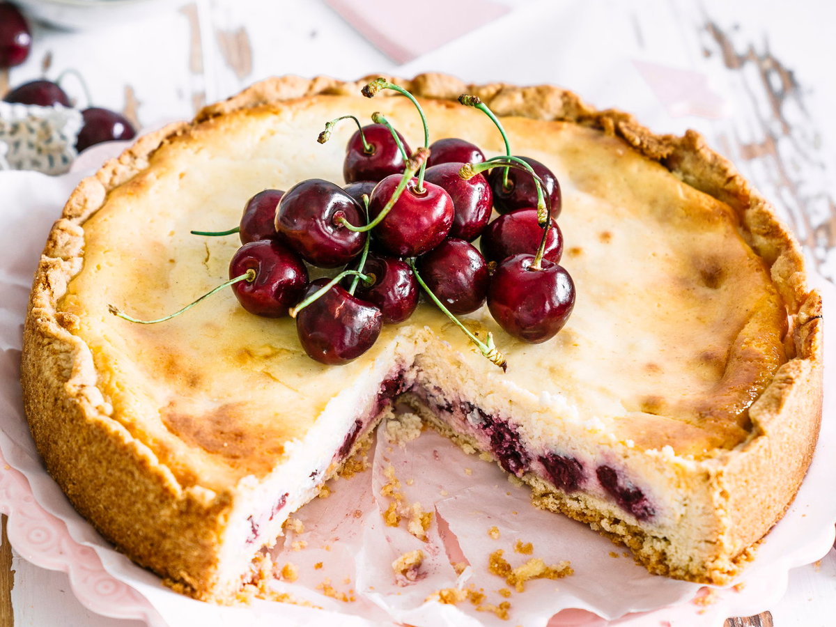 Käsekuchen mit Sauerkirschen