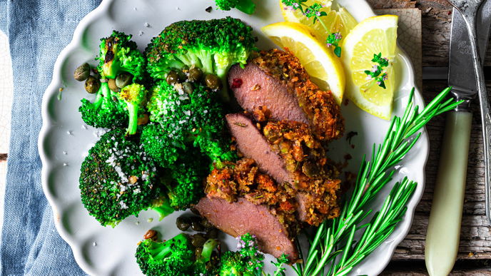 Lamm mit Pistazienkruste & Brokkoli: Mediterranes Rezept in 45 Minuten (wie im Restaurant)