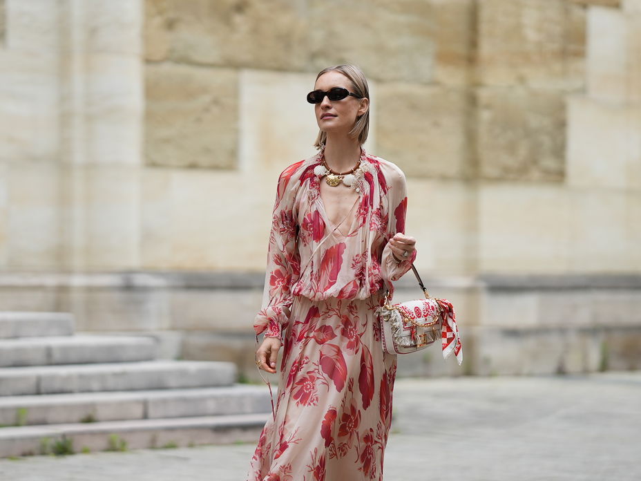 Kleid mit Blumen Streetstyle