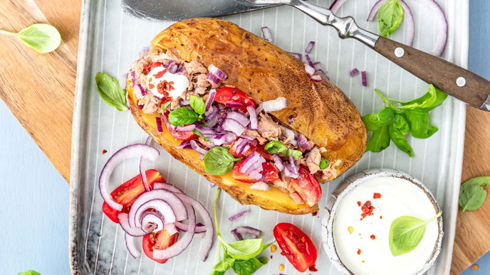 Unsere Ofenkartoffel mit Thunfisch-Topping beweist, dass einfache Rezepte am besten schmecken