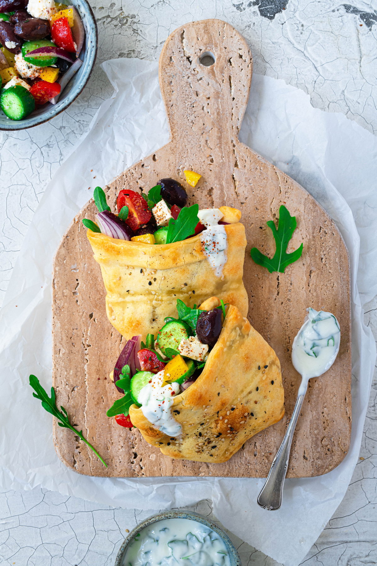 Pitas mit bunter Salatfüllung & Kräutercreme